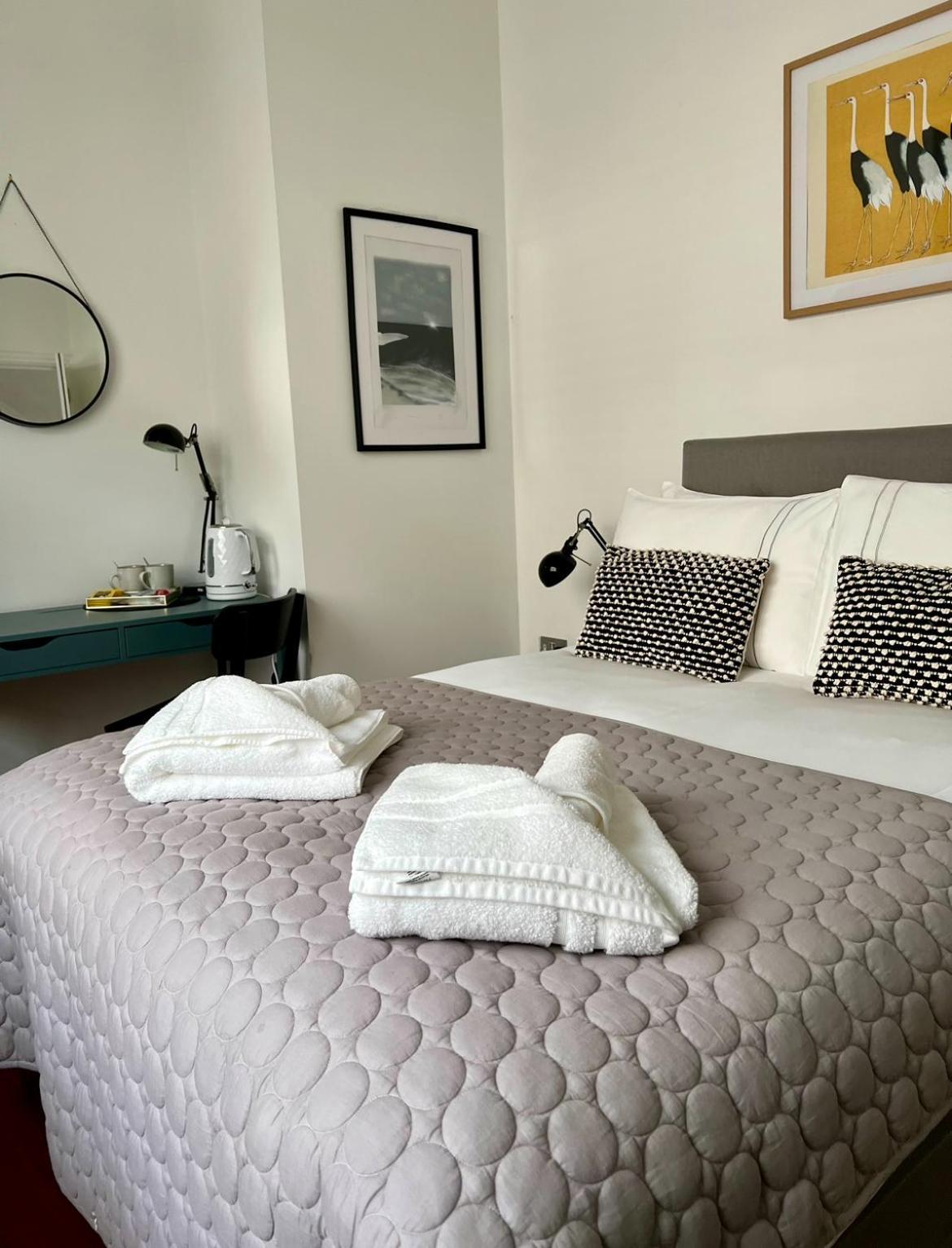 Private Double Room With Ensuite, No Breakfast, Truro City Centre 外观 照片