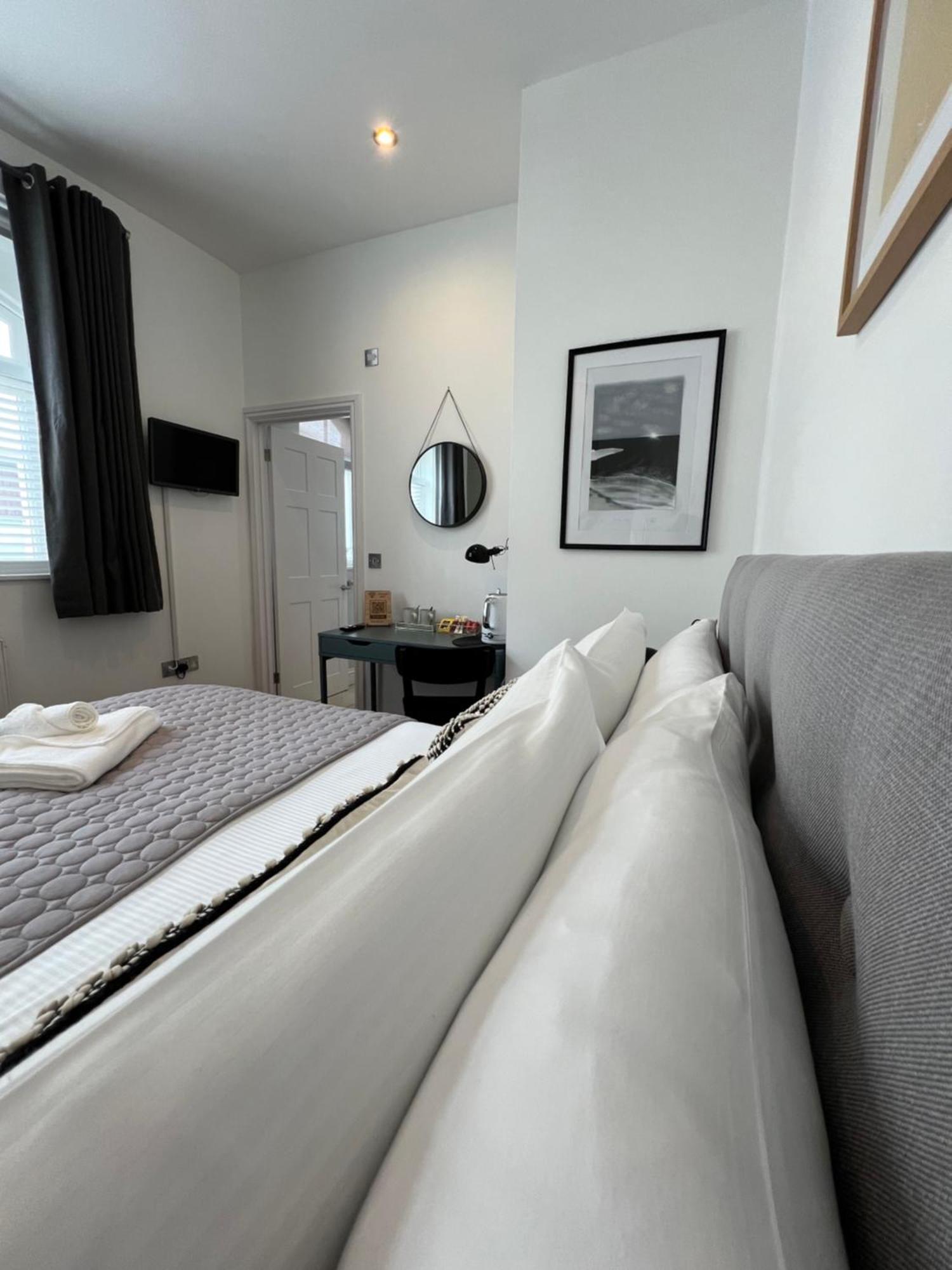 Private Double Room With Ensuite, No Breakfast, Truro City Centre 外观 照片